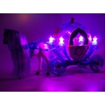 iMex Toys Interaktivní kočár s panenkou a chodícím koníkem 
